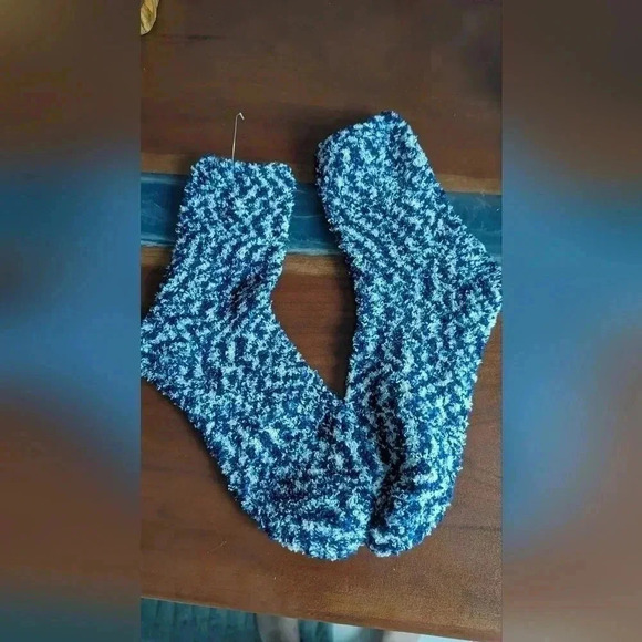 NWOT Women's Comfy Cozy Blue And White Socks - Picture 2 of 6